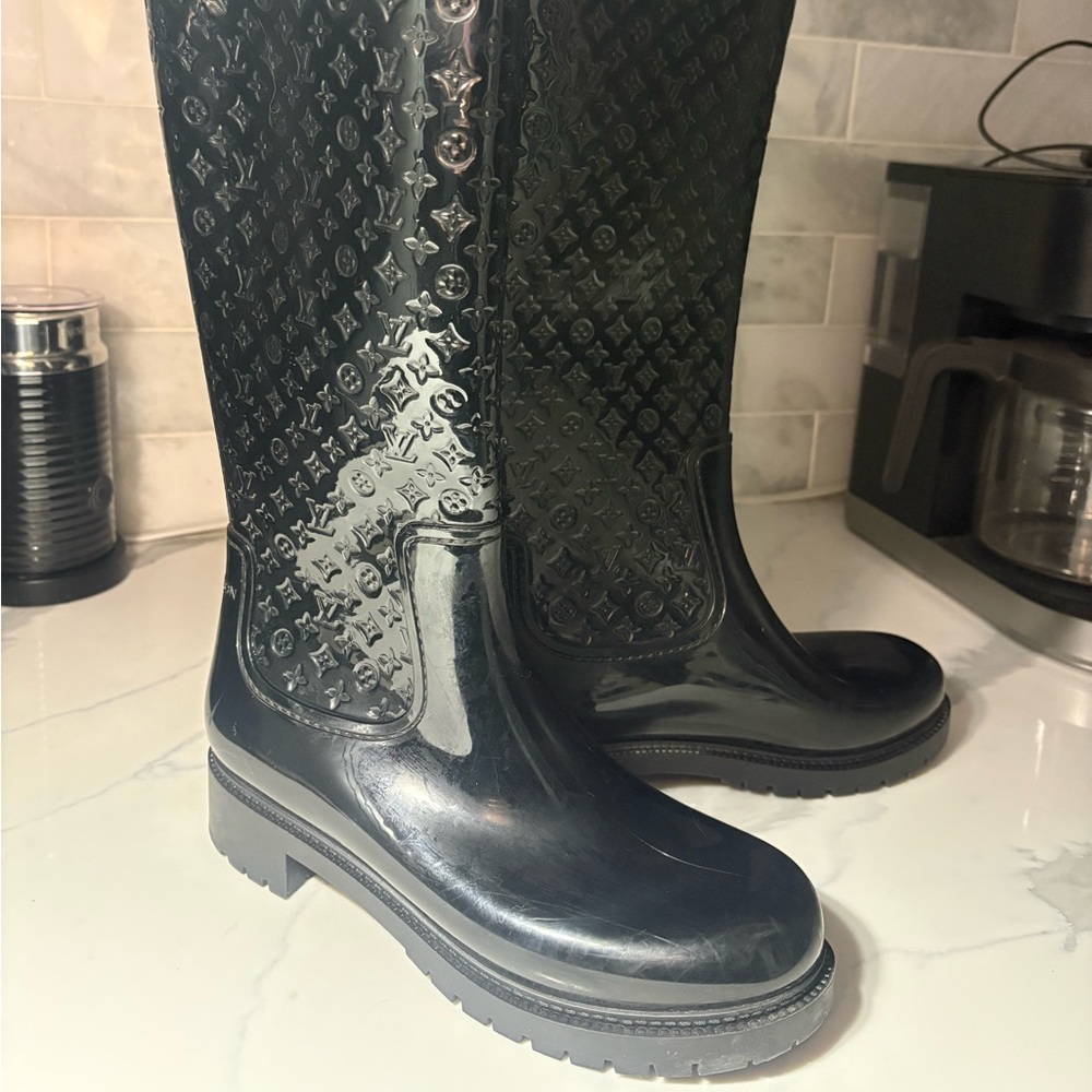 LV monogram rain boots - Picture 4 of 6